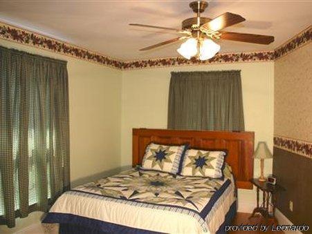 The Young House Bed And Breakfast Millinocket Room photo