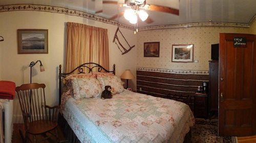 The Young House Bed And Breakfast Millinocket Exterior photo