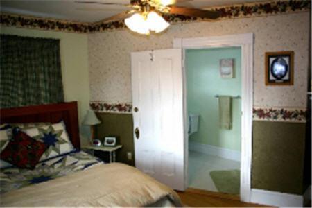 The Young House Bed And Breakfast Millinocket Room photo