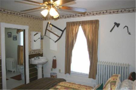 The Young House Bed And Breakfast Millinocket Room photo